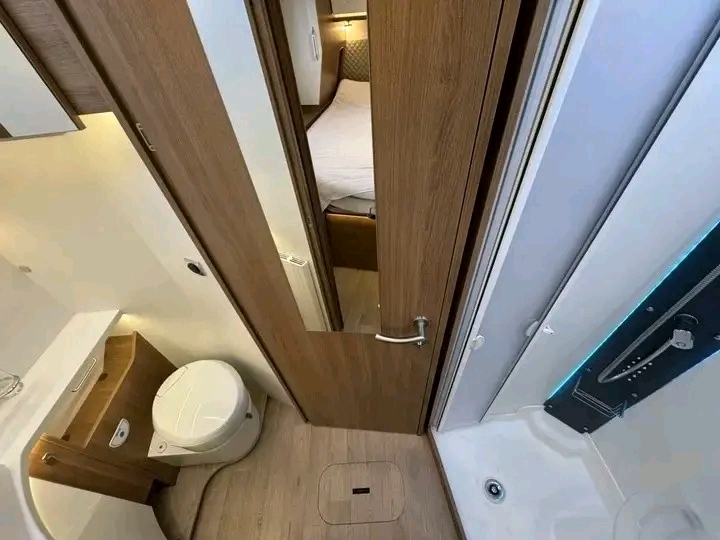 Rapido I 96 180Hp – Image 16