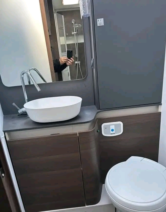 Adria Coral Supreme 670 – Image 18