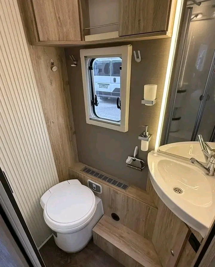 Eura Mobil Integra Line 720 QB 2,3L – Image 23