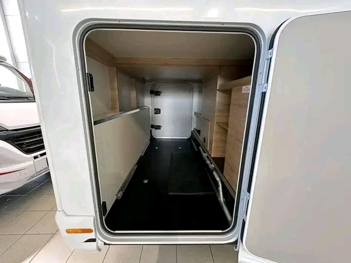 Knaus L!VE WAVE 700 MEG – Image 10