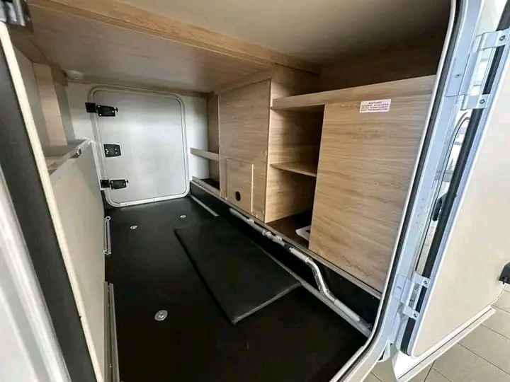 Knaus L!VE WAVE 700 MEG – Image 14