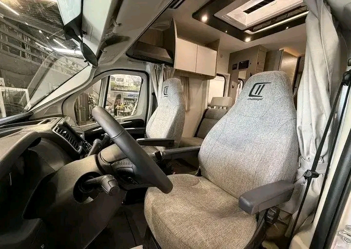 CHALLENGER 318 ANNIVERSARY EDITION – 2025 – Image 5